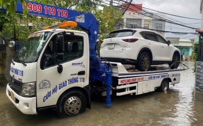 Kỹ năng sống còn khi lái xe trong mưa bão